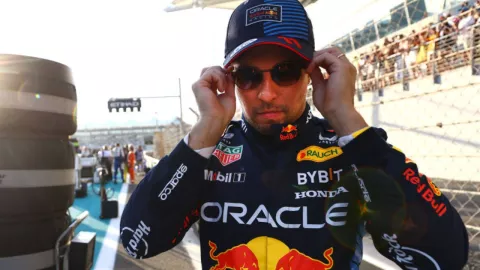 Checo Pérez se queda en Red Bull para 2025