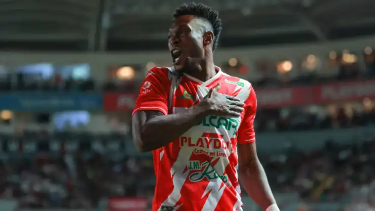 Cambindo es el futbolista más parecido a Denis Bouanga, según la IA