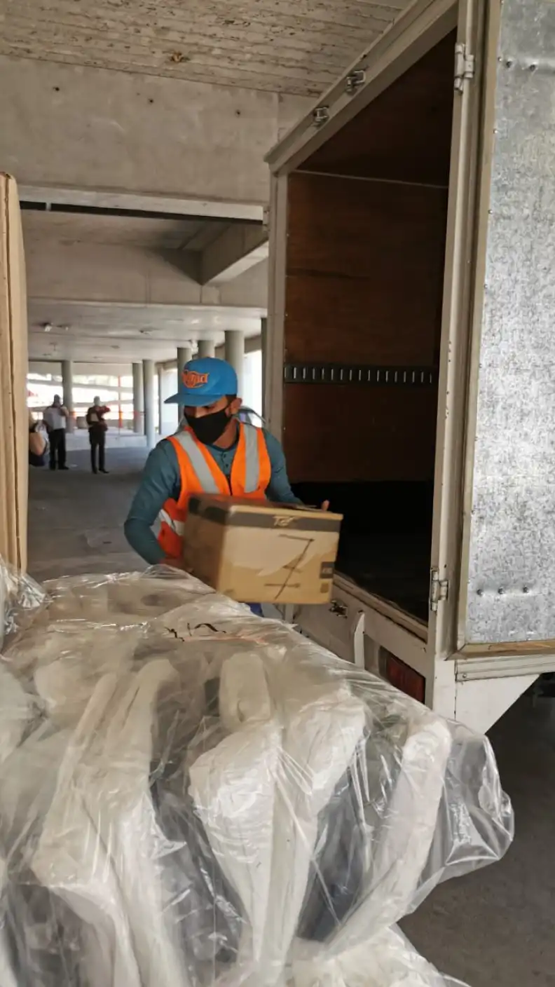 Saúl “Canelo” Álvarez donó decenas de kits a médicos residentes del Hospital Civil de Guadalajara