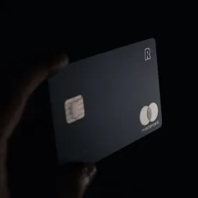 ¿Cuál es el importante cambio para las tarjetas de crédito y débito en 2024?