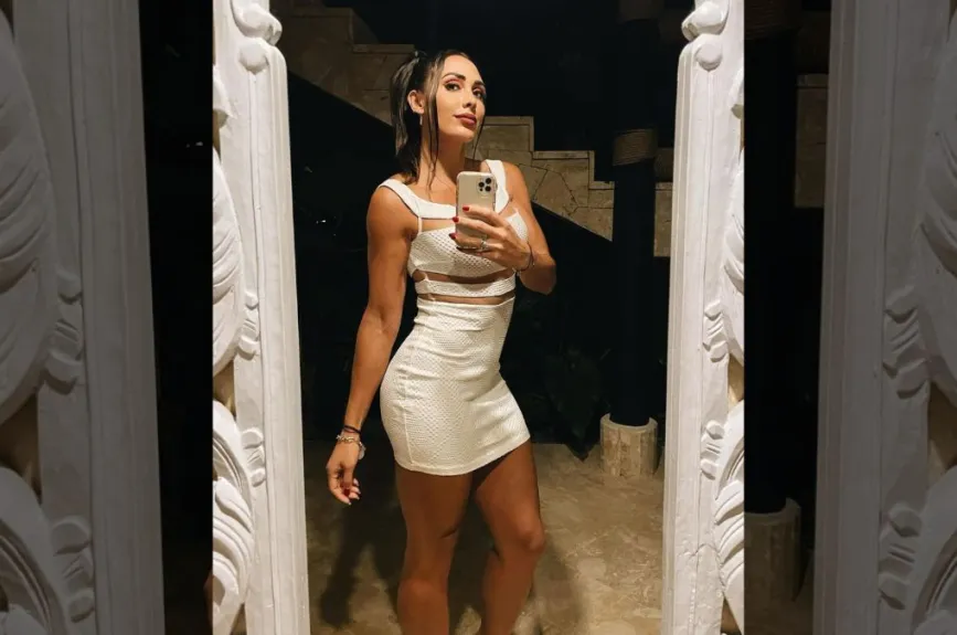 Karla foto en espejo.jpg