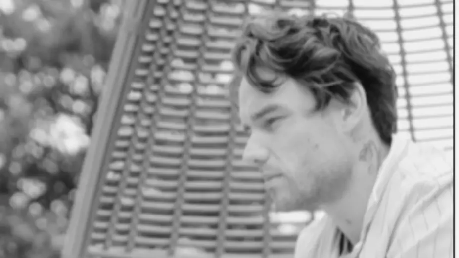 Liam Payne en blanco y negro