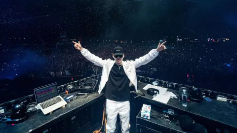 ¿Bizarrap fue captado sin gorra y lentes? Este es su rostro