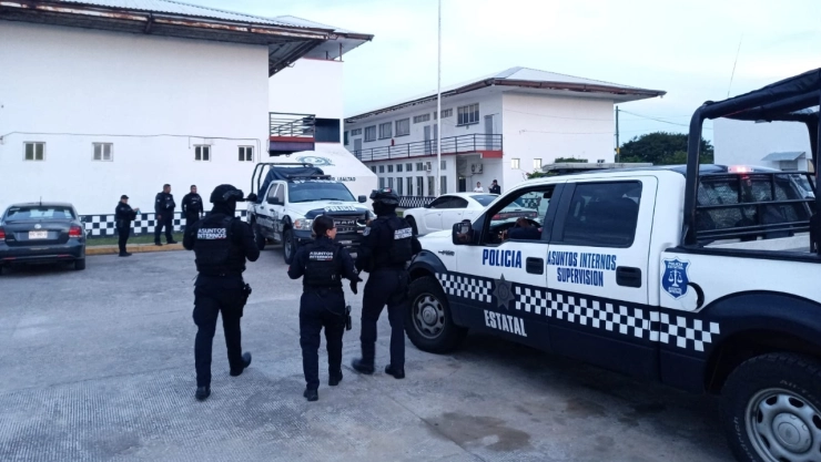 Policía dispara a compañeros durante desayuno en Veracruz; reportan 2 muertos