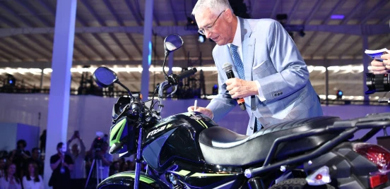 Grupo Salinas inaugura Ensamblika en Jalisco. Conoce los detalles de la nueva planta que ensamblará 500,000 motocicletas al año.