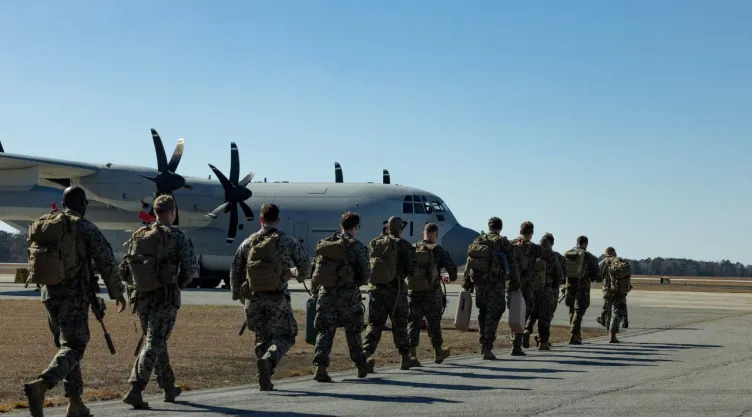 Los marines estadounidenses, que se dirigen a la base naval estadounidense en la bahía de Guantánamo.