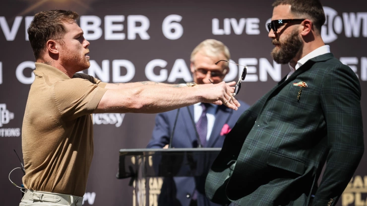 Saúl Canelo Álvarez pelea Caleb Plant conferencia
