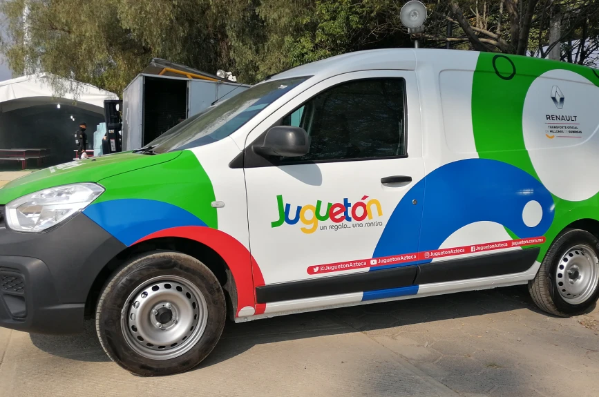 RENAULT. EL TRANSPORTE OFICIAL DE MILLONES DE SONRISAS