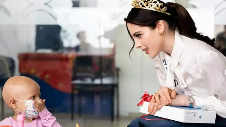 Fátima Bosch visita HOSPITAL en México y tiene CONMOVEDOR gesto con niños enfermos en vísperas de la navidad