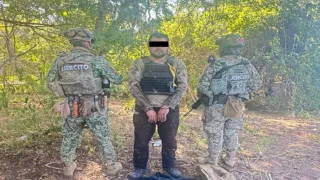 Detienen a un hombre con un fusil Barret tras enfrentamiento en Elota, Sinaloa..jpg