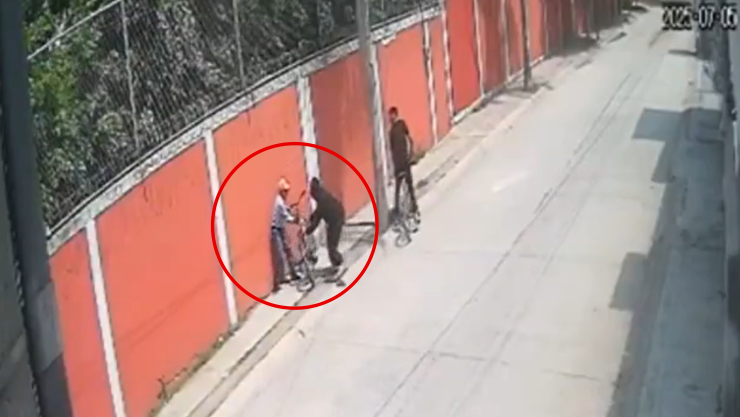 Sujetos golpean y roban bicicleta a abuelito en León.