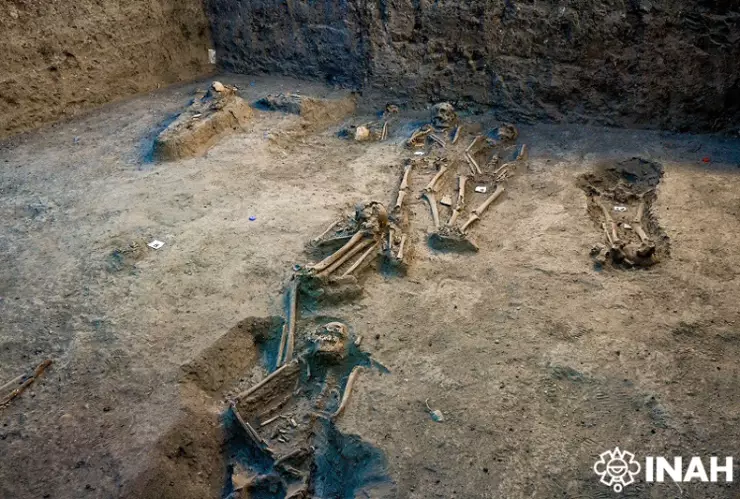 Expertos del INAH recolectaron restos óseos de 21 personas un cementerio del periodo virreinal en Chapultepec.