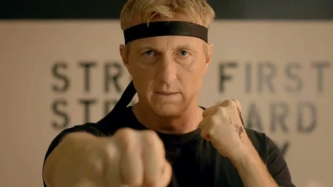 William Zabka muestra su entrenamiento para la última temporada de Cobra Kai