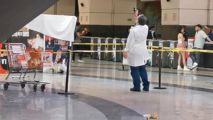 VIDEO: Hombre cae en Plaza Forum Buenavista en CDMX