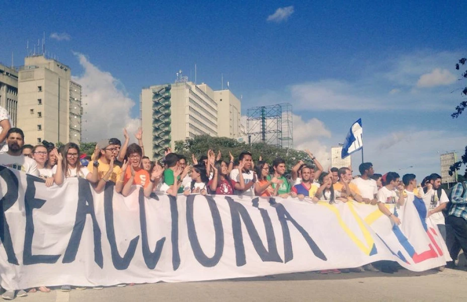 Estudiantes marchan