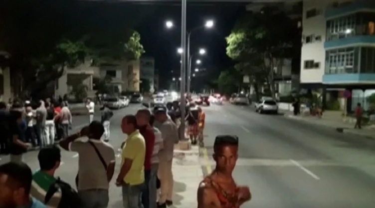 ¡Vuelve la electricidad! Tras protestas, regresa la luz a La Habana, Cuba