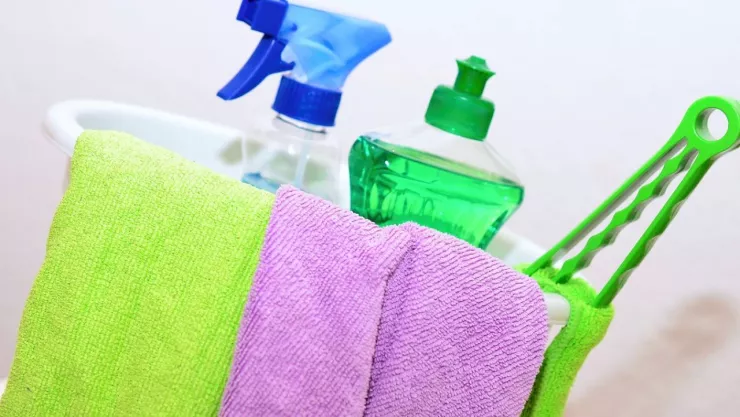 ¿Cuál es el ingrediente que ayuda a limpiar cristales?