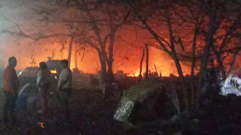 Reportan fuerte incendio sin control en San José Tecoh