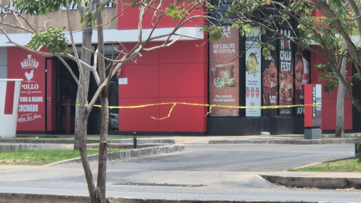 FOTOS: Así quedó un restaurante de comida rápida tras un fuerte incendio que lo devoró, en Mérida