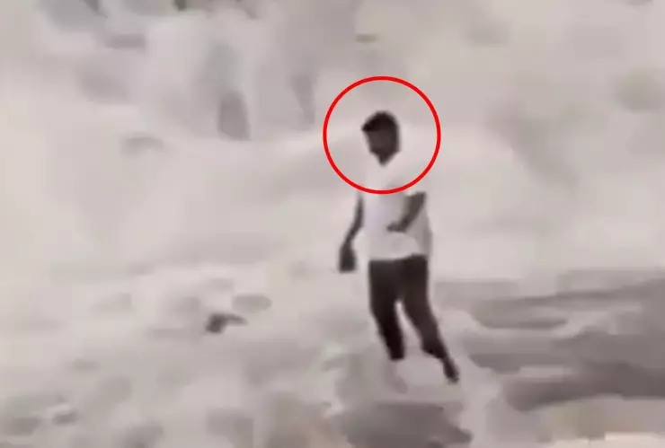 VIDEO | ¡IMÁGENES FUERTES! Youtuber es arrastrado por la corriente mientras grababa contenido para su canal