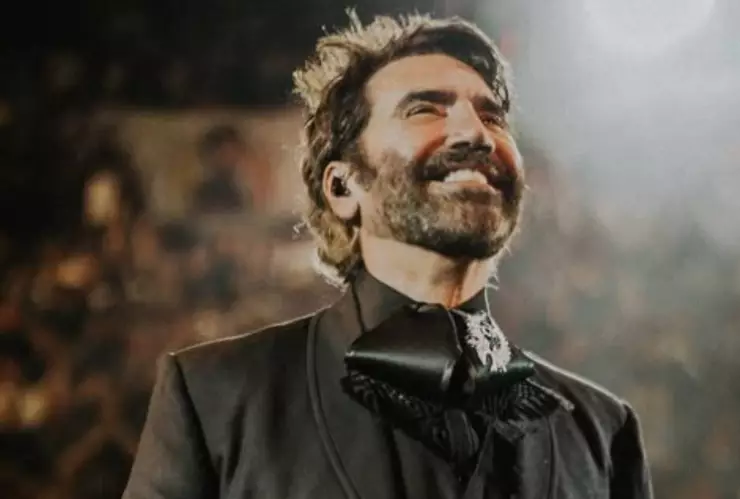 Alejandro Fernández_ Las 10 mejores frases de sus canciones según la IA.jpg