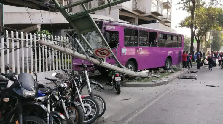 choque autobús pasajeros.jpeg