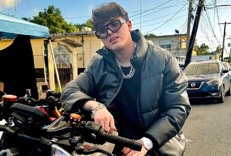 GABITO BALLESTEROS.jpg