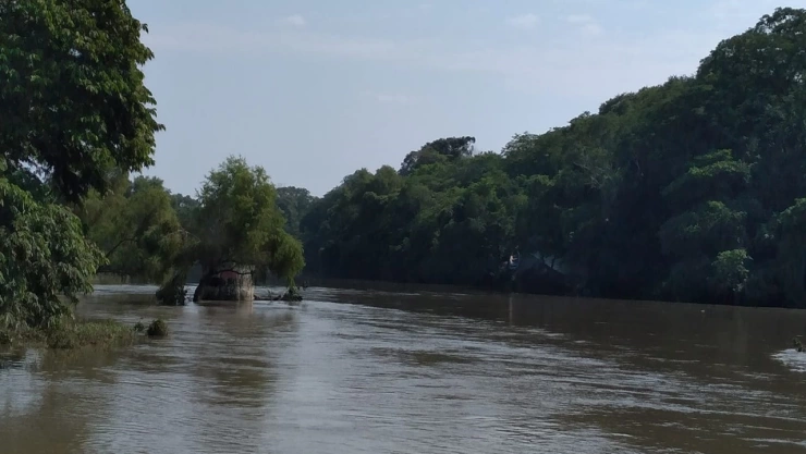 Mujer se ahoga en el río La Bomba en Veracruz tras intentar salvar a su hija