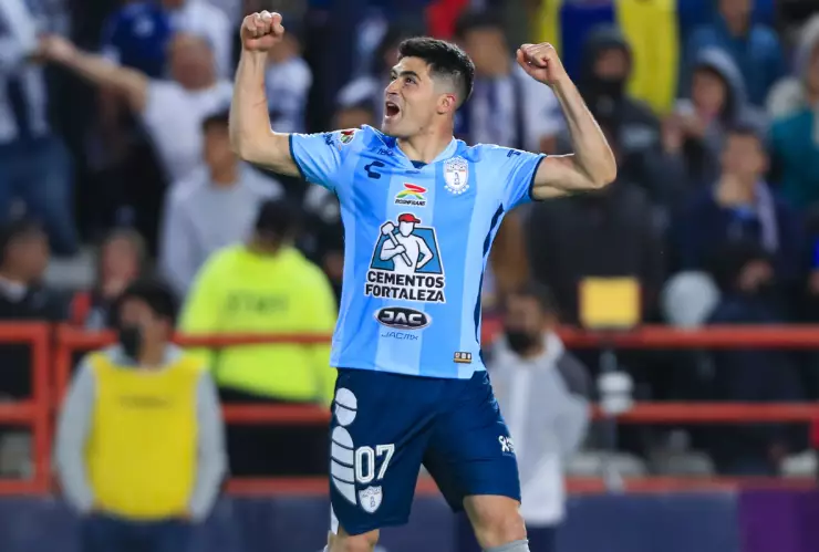Nicolás Ibáñez celebra un gol con Pachuca