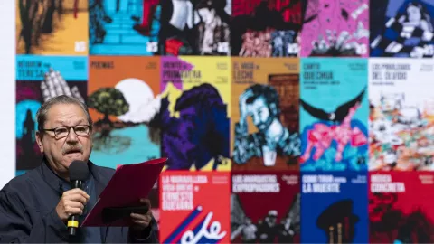 Taibo II invisibiliza escritoras mexicanas.