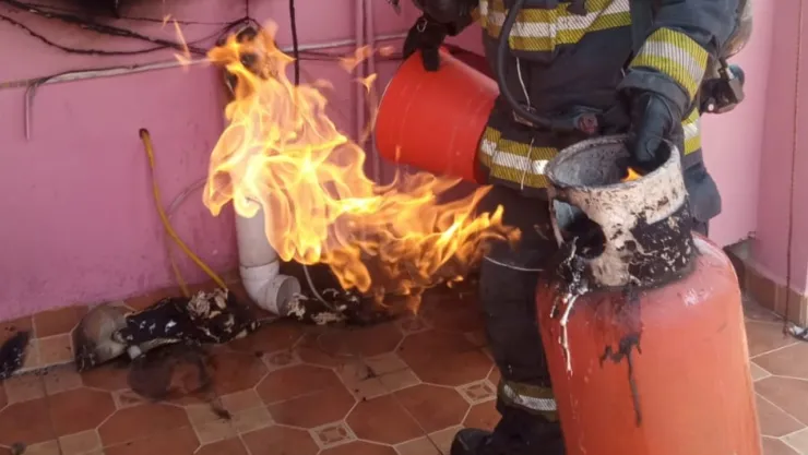 FOTOS: EXPLOTA tanque de gas en domicilio de la capital poblana