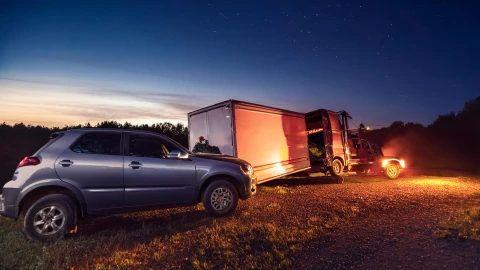 Auto choca con trailer