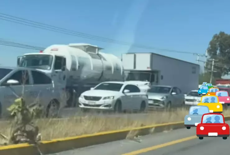 Tráfico en Aguascalientes hoy: Reportan largas filas de autos en la puerta sur de la carretera 45 sur