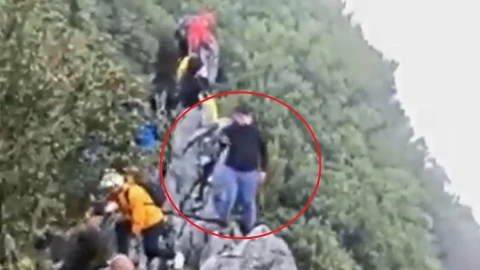 Montaña Huaying China.jpg