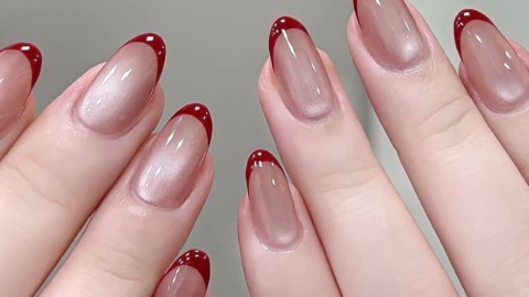 French - Diseños de uñas para San Valentín 2026