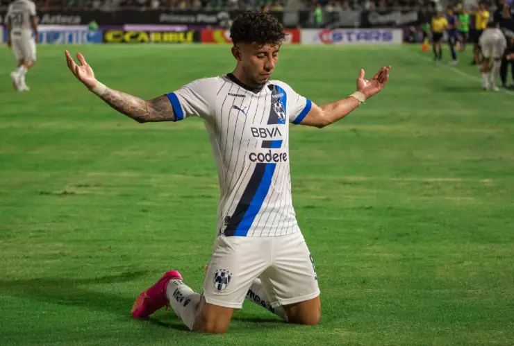 Yoshimar Rojas celebra un gol con Rayados