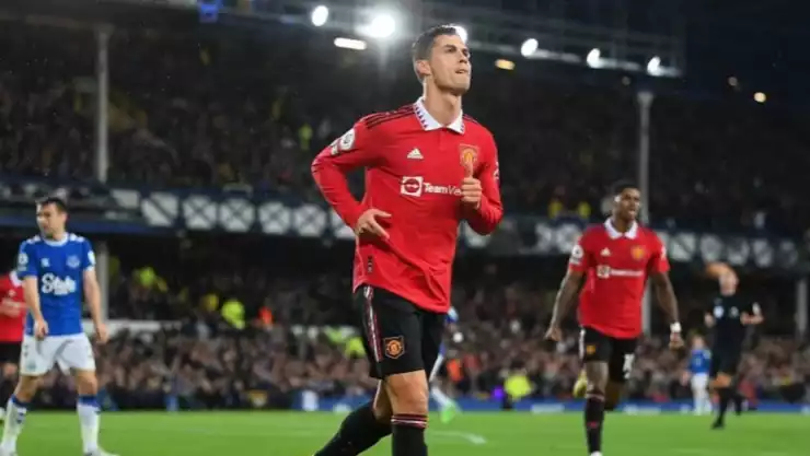 ¿Se va? Manchester United retira imagen de Cristiano Ronaldo del Old Trafford
