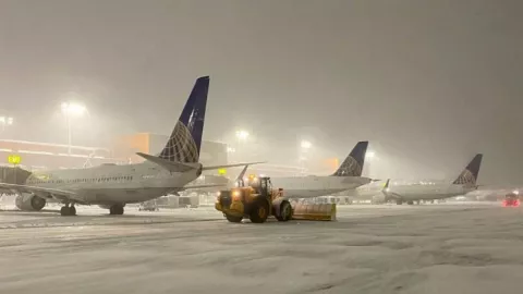 Miles de vuelos cancelados por tormenta invernal en Estados Unidos