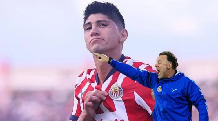 Alan Pulido se niega a irse de Chivas y una foto lo confirma, pese a que no entra en planes de Gabriel Milito