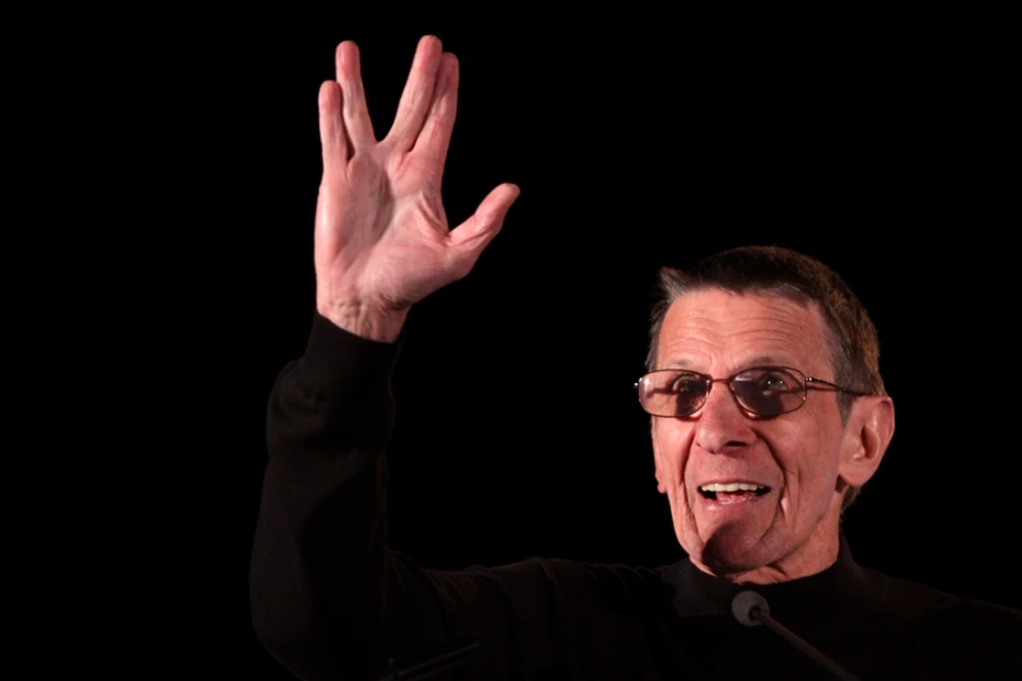 Nimoy estuvo hospitalizado una semana pasada por dolores en el pecho, pero posteriormente regresó su hogar en Bel Air, donde falleció a causa de una enfermedad crónica pulmonar.