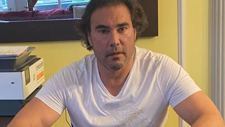 Eduardo Yáñez se prepara para interpretar a un personaje travesti.