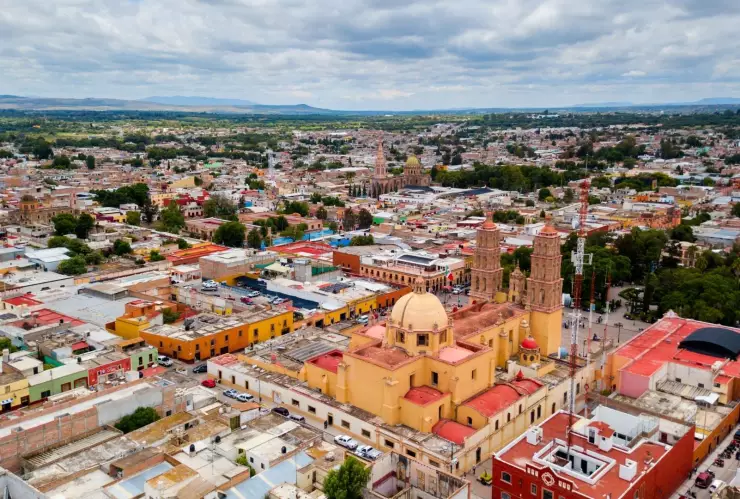 Dolores Hidalgo es un Pueblo Mágico fácil de visitar, con acceso cómodo desde Guanajuato, León y CDMX.