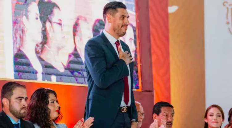 Gustavo Ayón rompe con Morena.