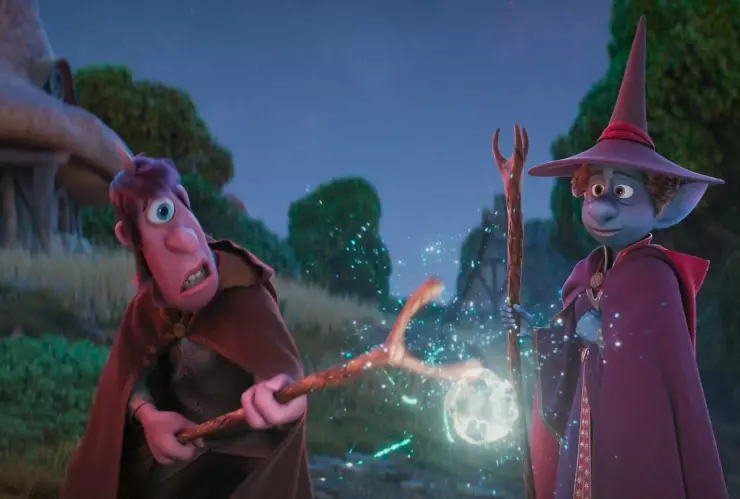 En la imagen, un Elfo le enseña magia a un Cíclope