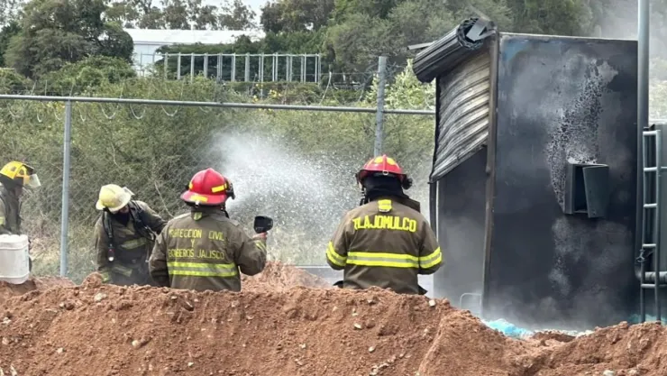 Se registra incendio de contenedor de 10 mil litros de combustible en la colonia Cima del Sol