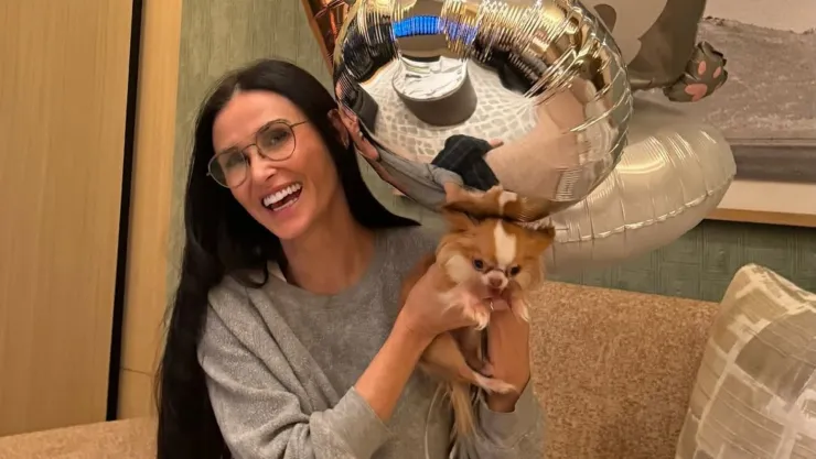 Demi Moore sorprende con emotivo discurso Golden Globes