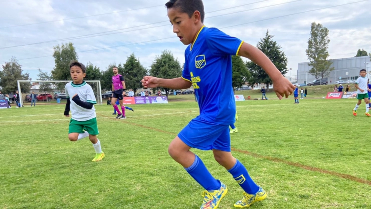 Los pequeños futbolistas dan todo cada partido para llevarse la victoria