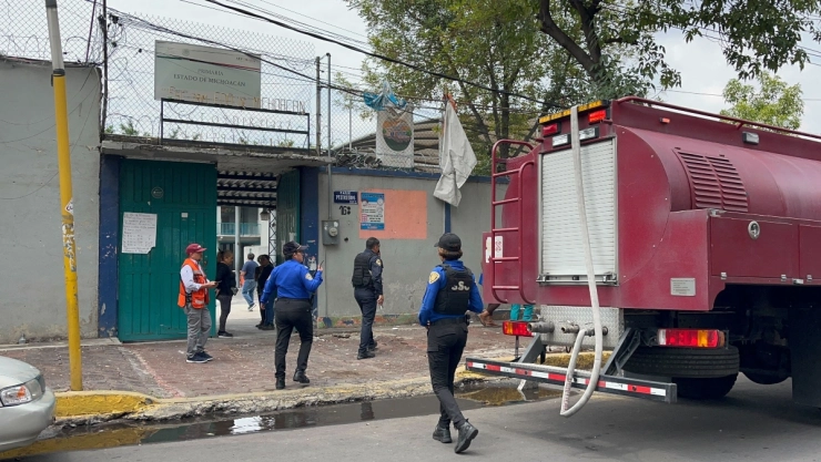 Evacuan niños por fuga de gas en escuela de Venustiano Carranza