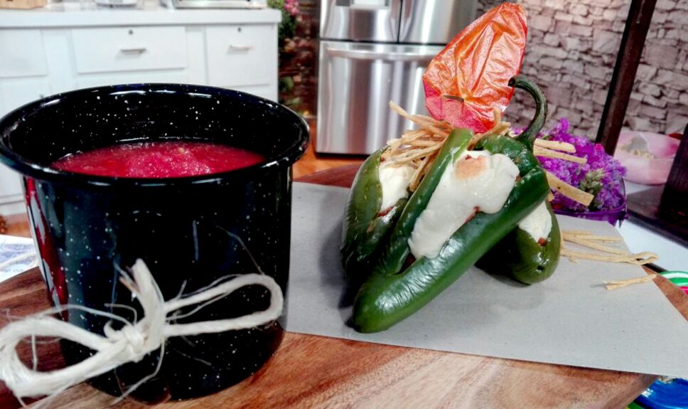 Chile relleno de frijoles