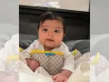 Inti en la cama, hija de Nodal y Cazzu.jpg